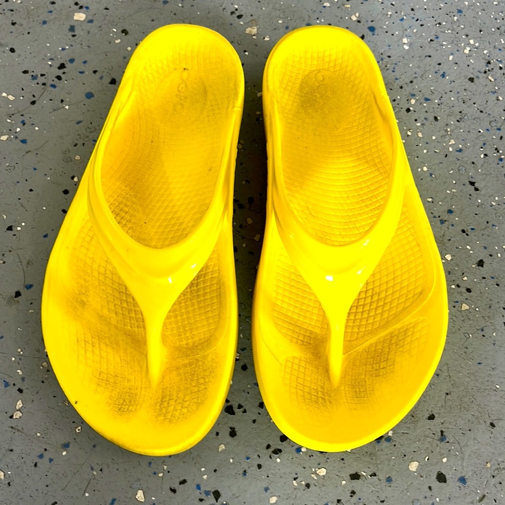 Women’s oofos sandals